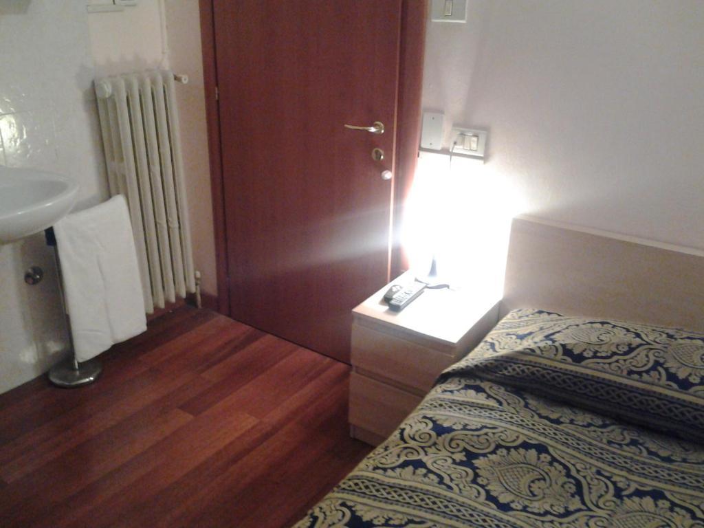 Hotel Perla Bologna Kamer foto
